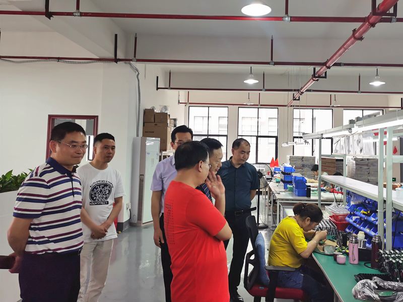 湖南省教育生产装备处与省教装协会领导莅临我司考察指导